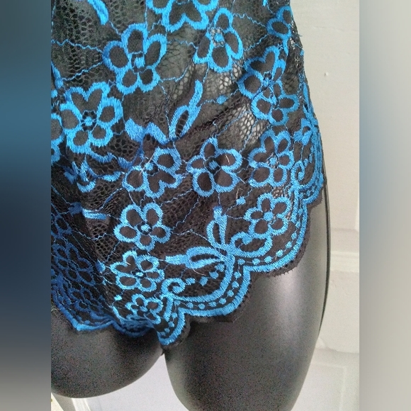 Sexy lace teddy - Picture 5 of 12